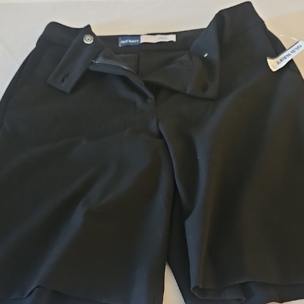 Old Navy Women's Classic Black Bermudas